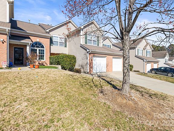 3rd image of 8583 Carolina Lily Ln