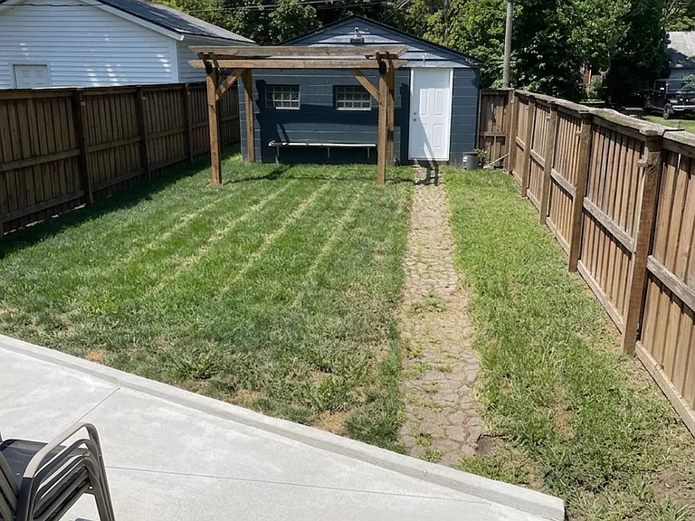 693 S Champion Ave — Photo 15