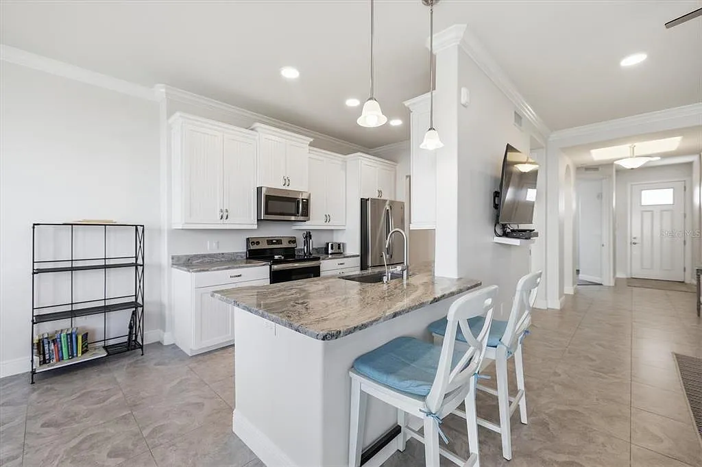 2 bed, 2.0 bath, 1471 sqft, $7,500 — Photo 4