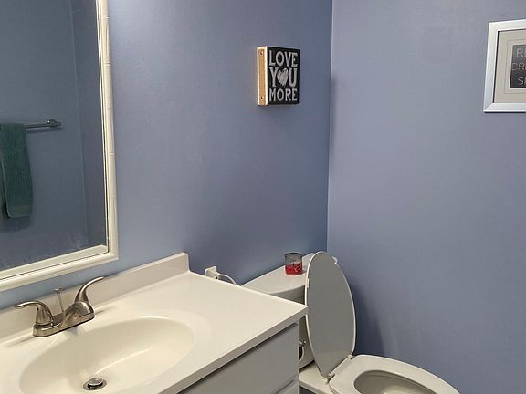 5th image of 38 Gaslight Ln