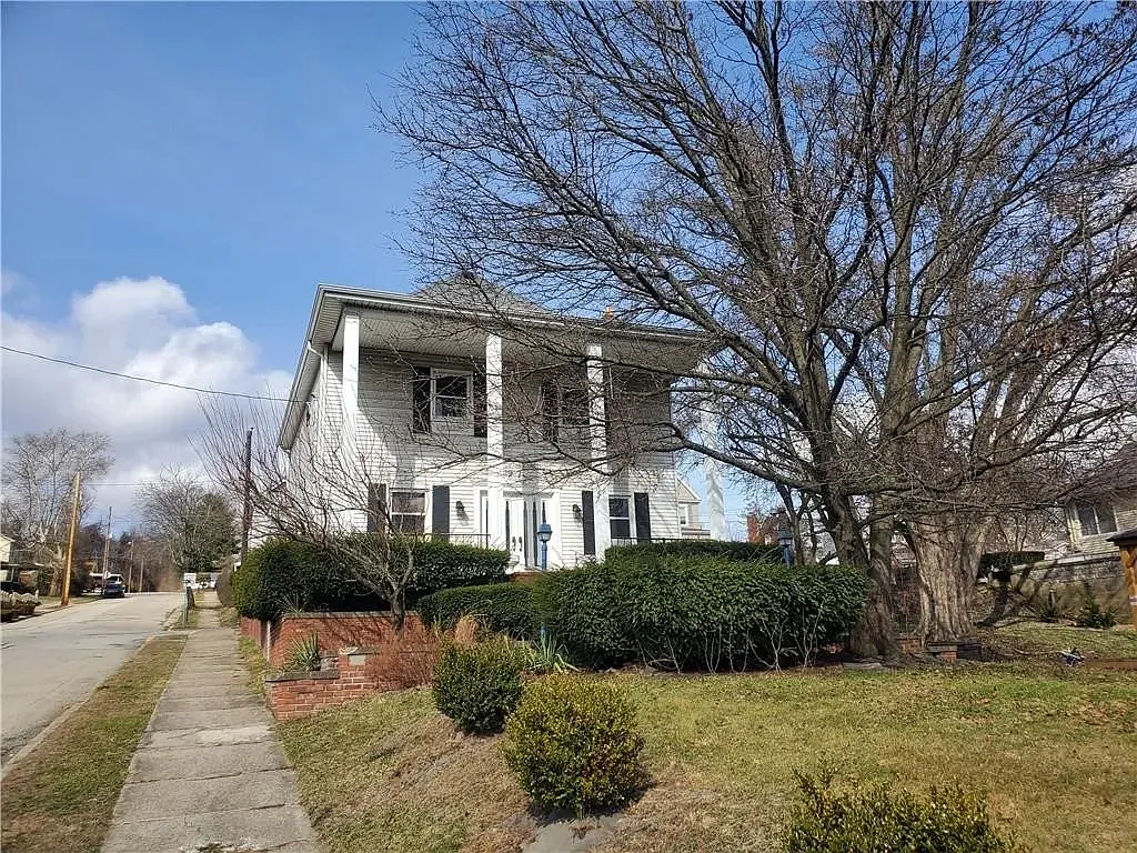Building Photo - 400 Elwyn Ave