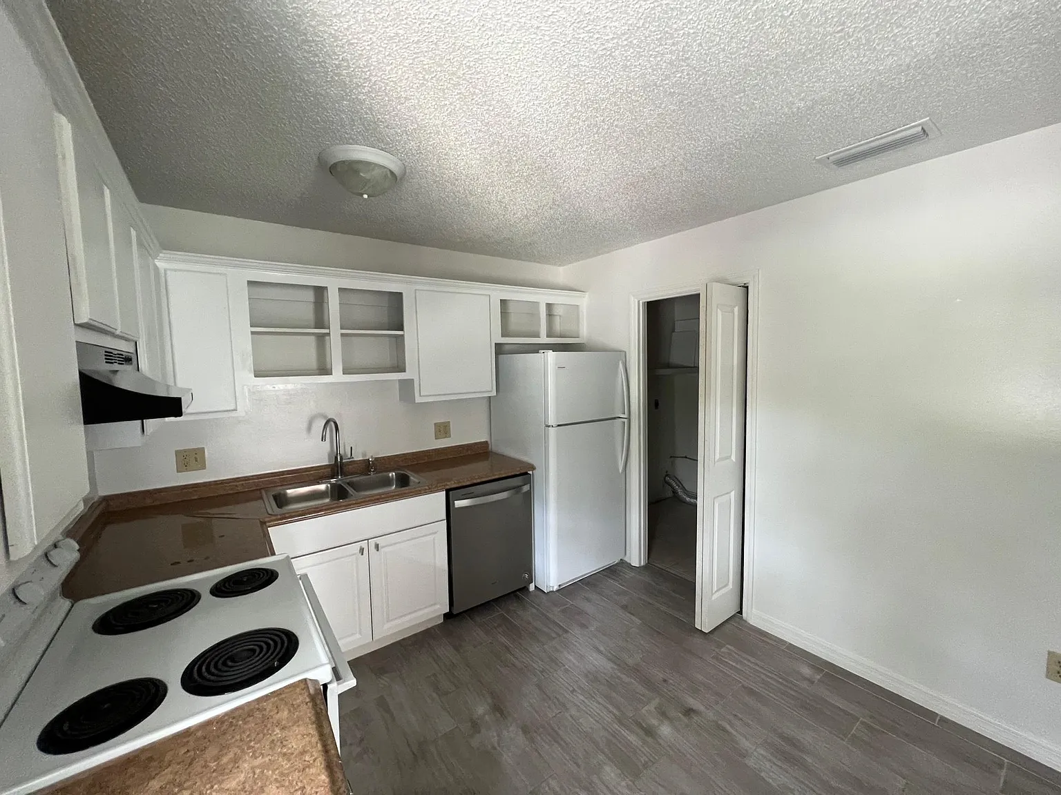 2 bed, 840 sqft, $1,650 — Photo 3