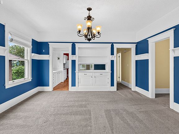 3rd image of 534 SE 15th Ave