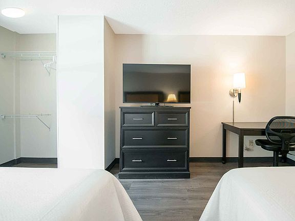 Studio Suite - 2 Full Beds