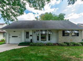 210 Kenilworth Dr, Rockford, IL