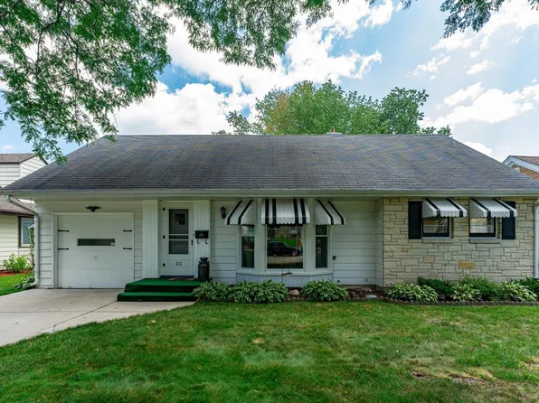210 Kenilworth Dr, Rockford, IL 61108