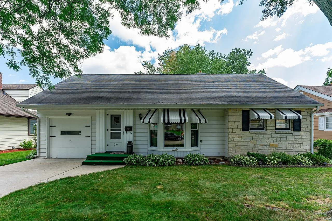 210 Kenilworth Dr photo 1