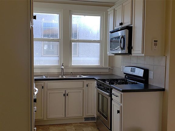5th image of 137 W 5th Ave