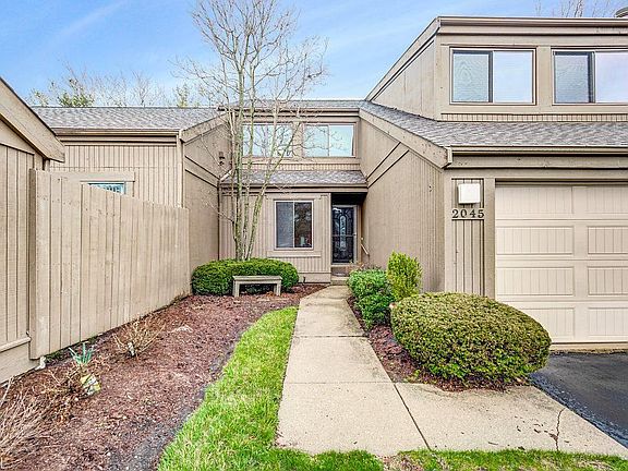 3rd image of 2045 Willow Glen Ln