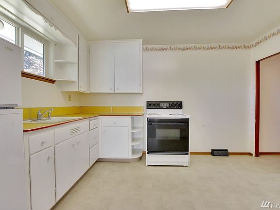 5th image of 222 170th St S