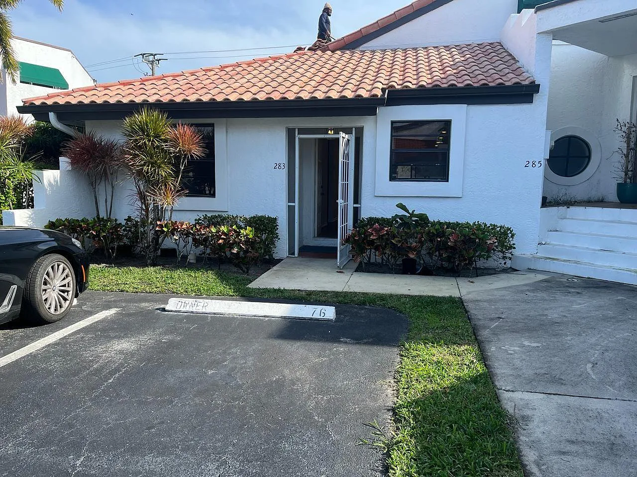 2 bed, 2.0 bath, 976 sqft, $2,400 — Photo 1