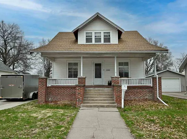238 W Randolph St, Marengo, IA 52301