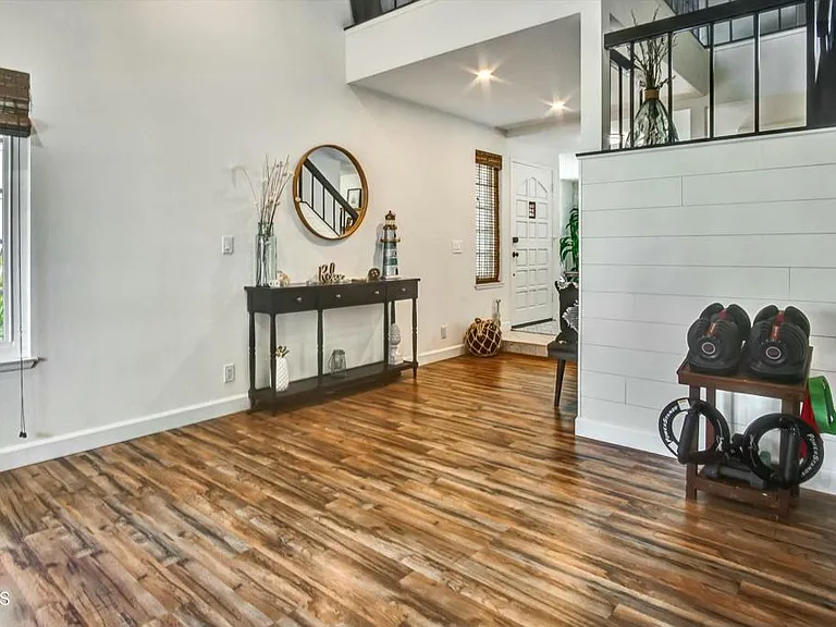 508 Village Rd — Photo 5