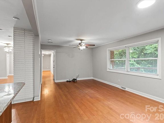 5th image of 7328 Everett Dr