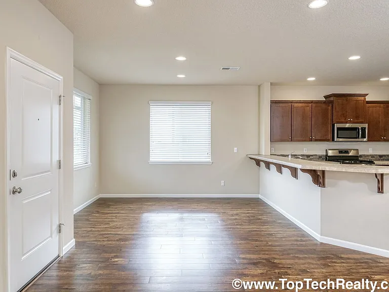 7226 NW Abigail Ter — Photo 10