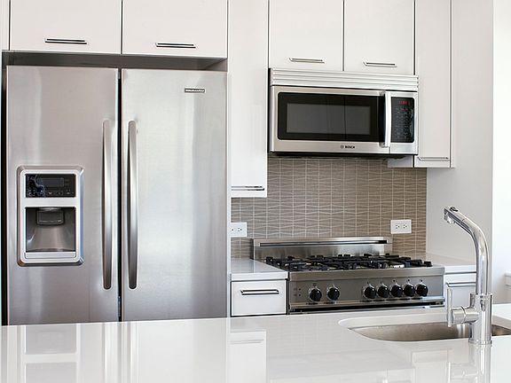 3rd image of 250 W 93rd St APT 6