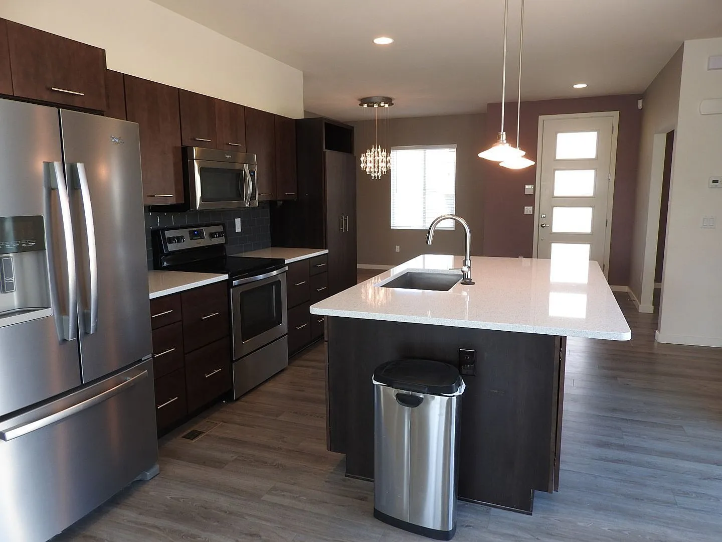 3 bed, 3.0 bath, 2131 sqft, $3,050 — Photo 4