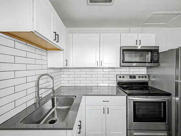 2706 W Missouri Ave #1 — Photo 5