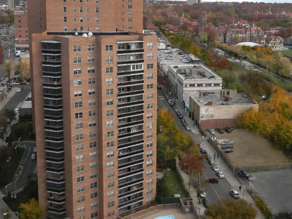 70-25 Yellowstone Boulevard image 17 of 17