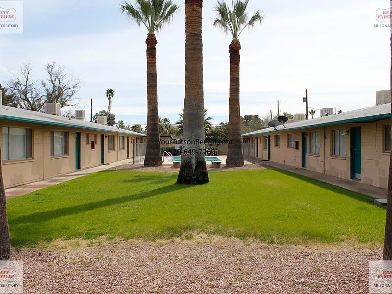 Arlington Commons - 4530 E Pima St Near Swan Road — Photo 1