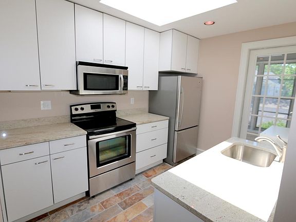 5th image of 3116 Humboldt Ave S