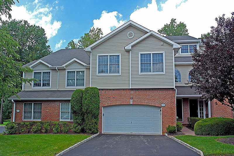 1st image of 17 WALDECK CT