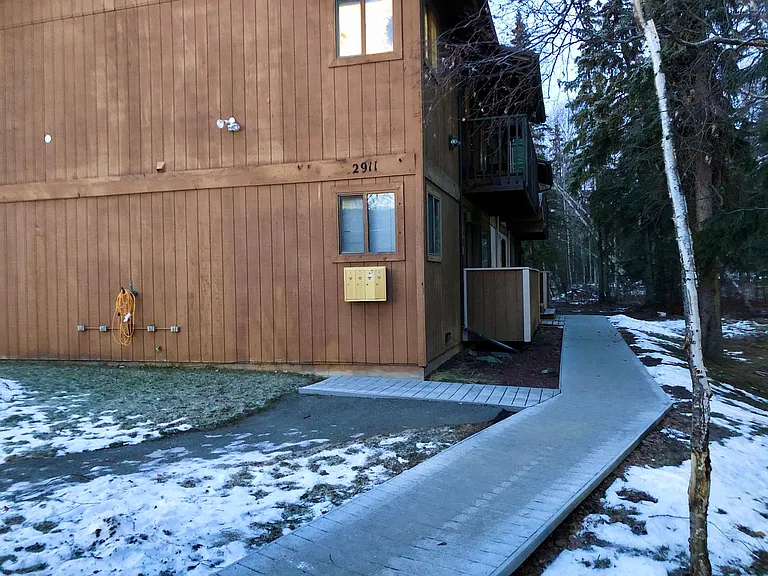 Freshly Renovated - Southside 3 Bedroom — Photo 18