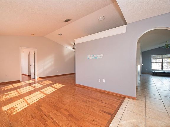 5th image of 2423 Lancashire Ln