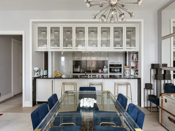 200 East 95th Street image 6 of 28