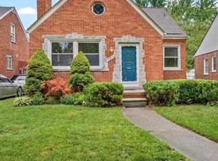 1790 Kenmore Dr, Grosse Pointe Woods, MI 48236