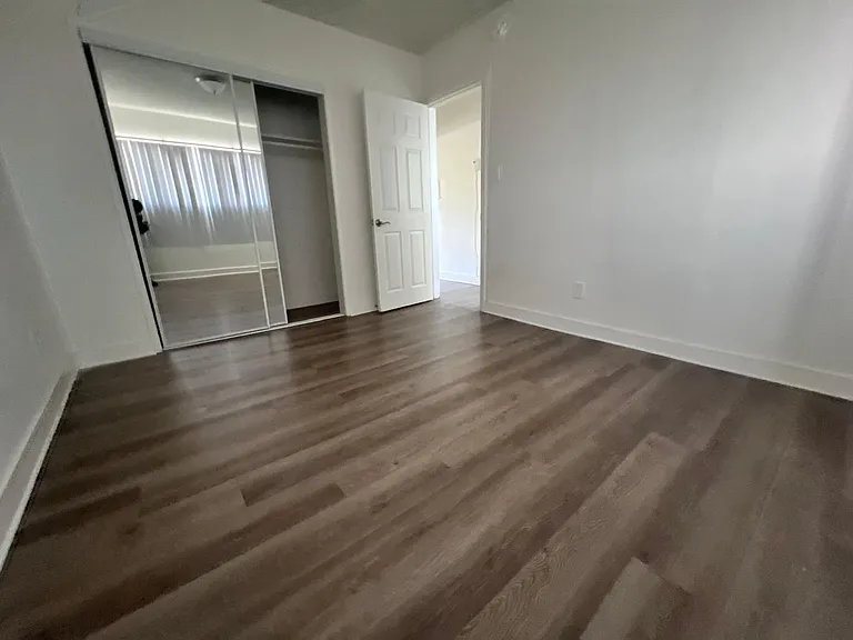 14733 Blythe St #B23 — Photo 3