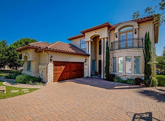2nd image of 27 Autumn Oaks Dr