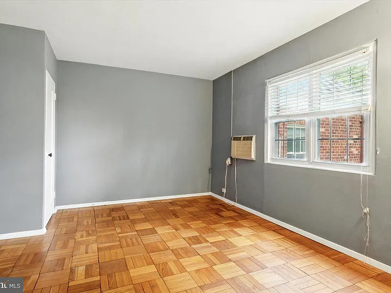 1006 Valley Dr — Photo 10