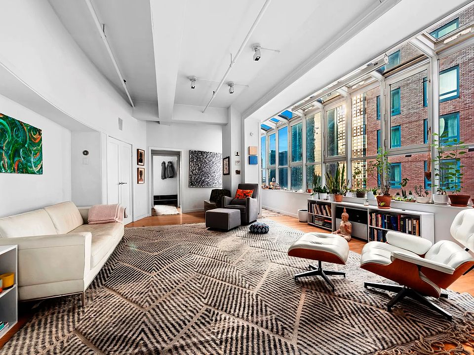 1st image of 347 W 39th St APT 13N