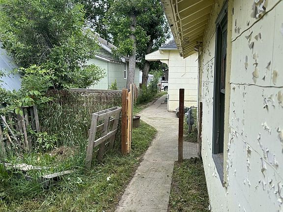 2nd image of 820 Knight St