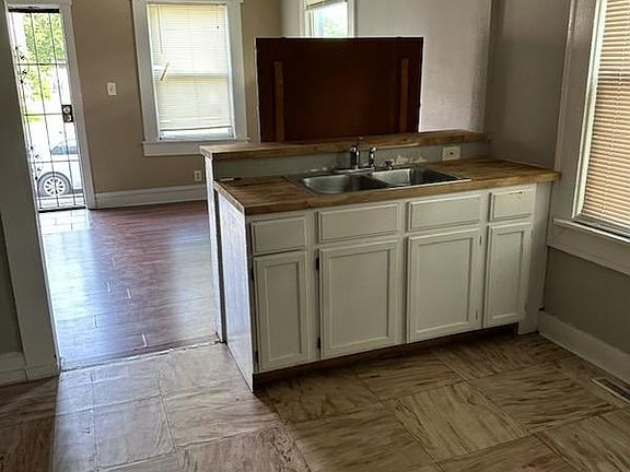 3rd image of 3811 W 22nd Pl
