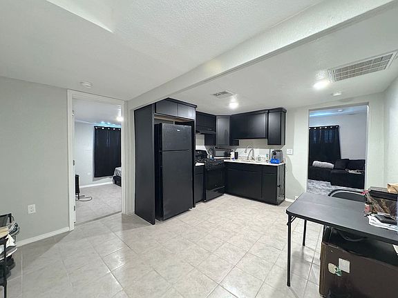 4th image of 231 Francis St #B