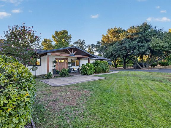 4th image of 3252 Old Orchard Ln