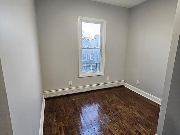 4th image of 8 William St #2