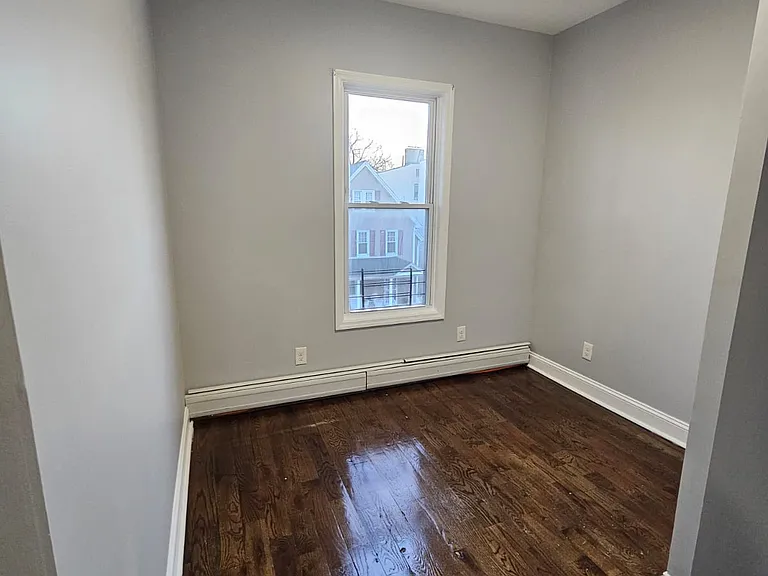 8 William St #2 — Photo 4