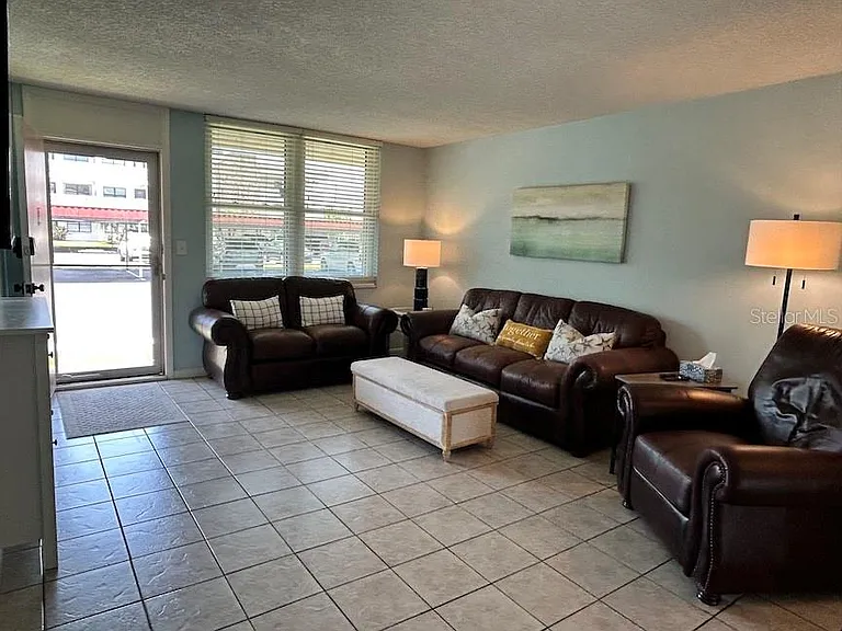 5095 Bay St NE #111 — Photo 6
