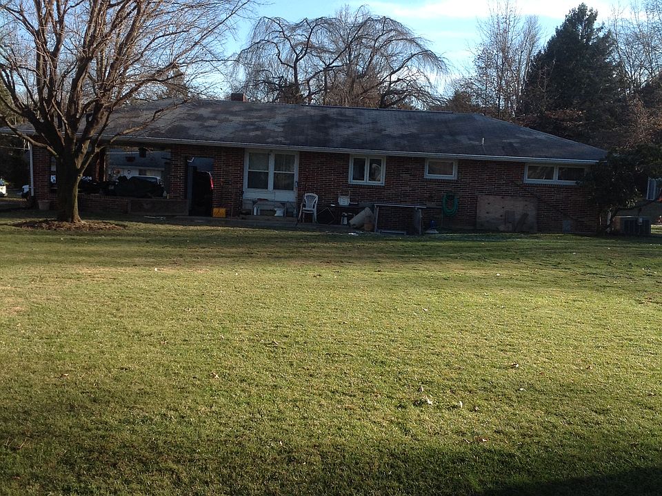 2nd image of 717 Middle Ln