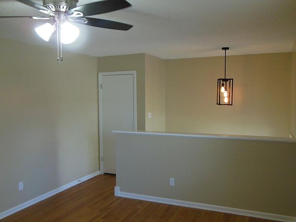 3rd image of 801 NE Magellan Ave APT A
