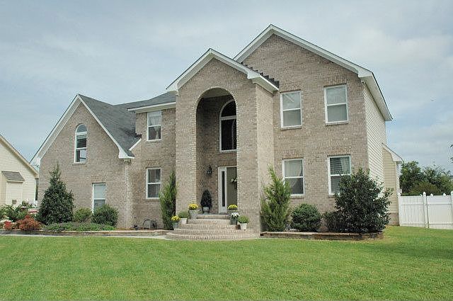 1605 Clearwater Ln