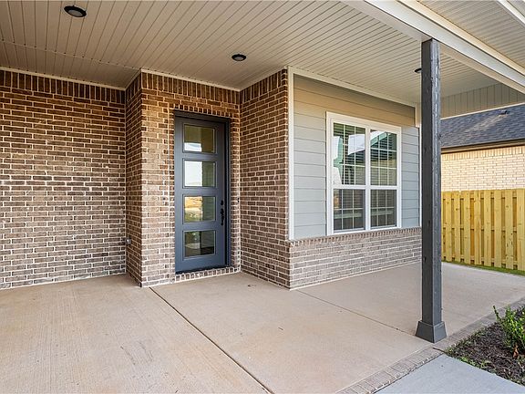 4th image of 1915 Bugg St