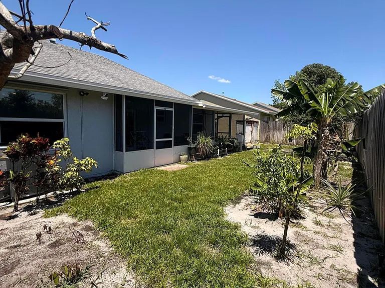 5584 Priscilla Ln — Photo 24