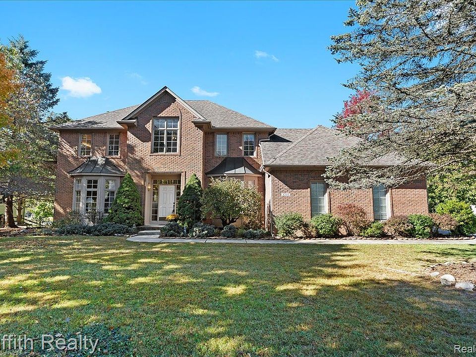1st image of 4364 Lake Forest Dr E