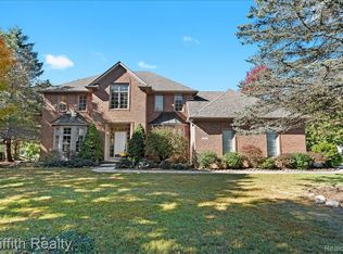 4364 Lake Forest Dr E, Ann Arbor, MI 48108