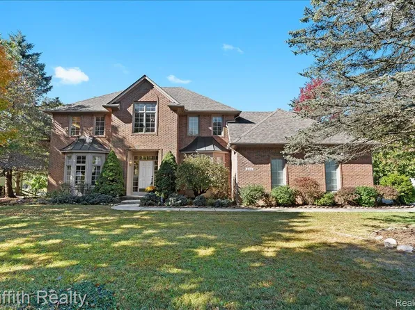 4364 Lake Forest Dr E, Ann Arbor, MI 48108