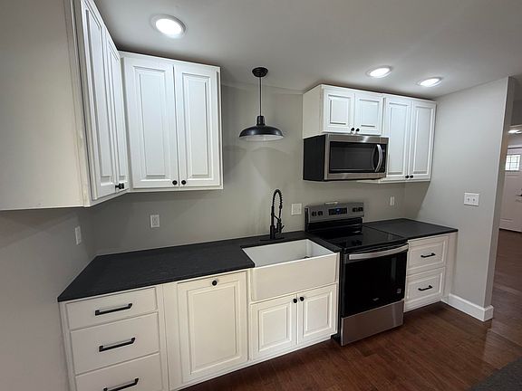 4th image of 161 Perkins St